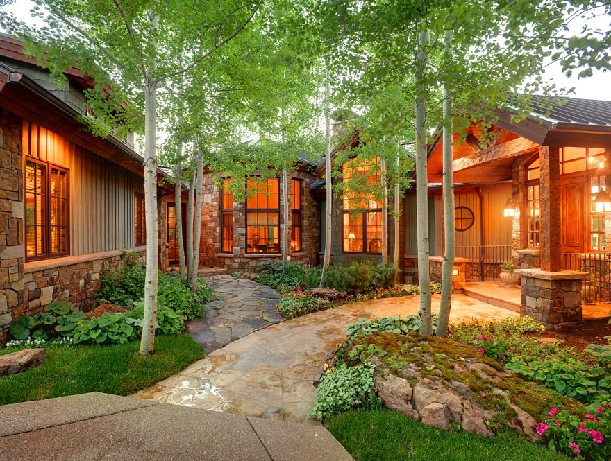 Image of the courtyard of a large home in Aspen